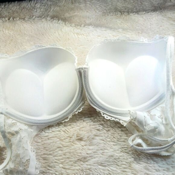 Deep Plunge Lace Push Up Bra with Extra Built in Padding. Size 38D. White....... - Picture 6 of 10
